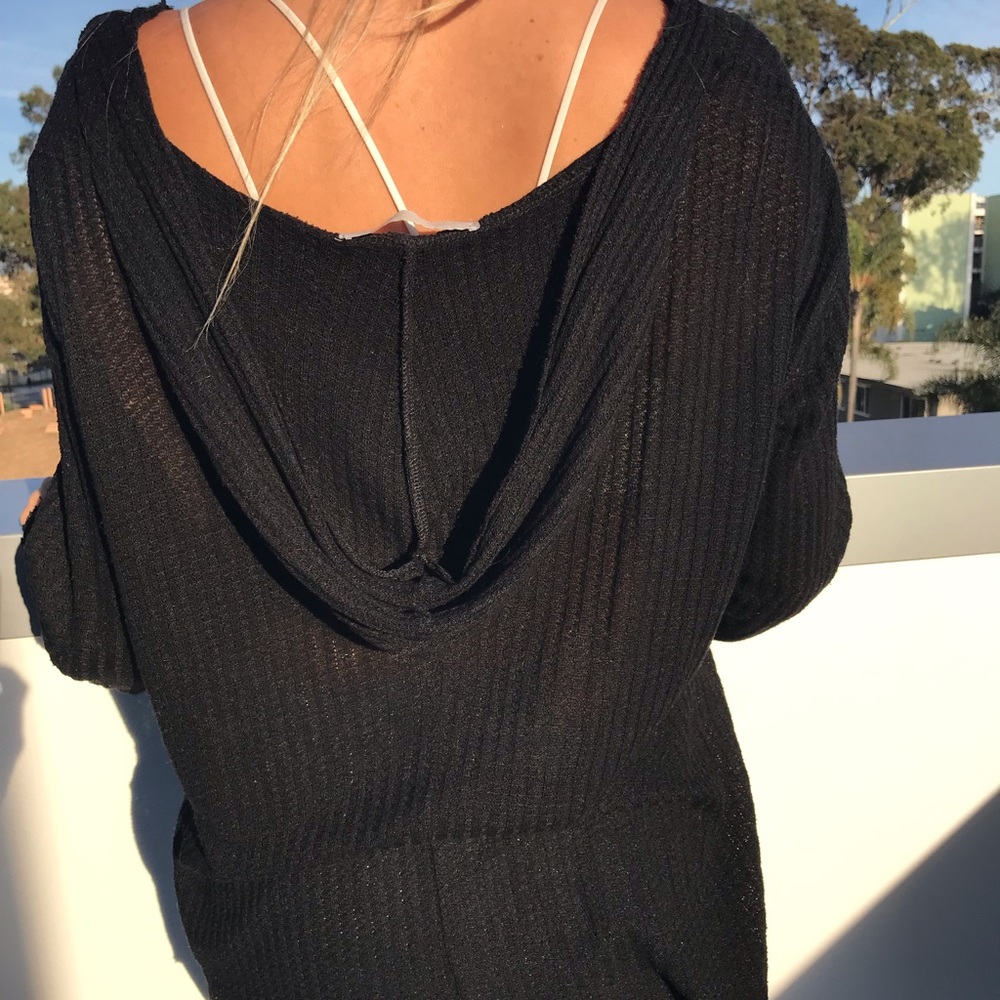 Cute black, thin sweater/ long sleeve